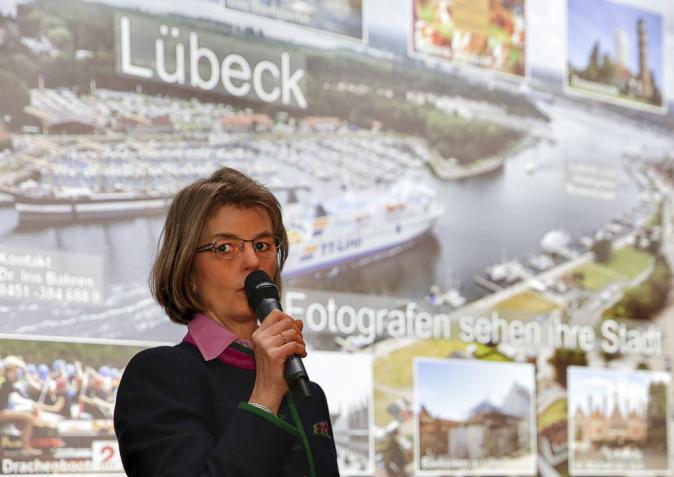 Dr. Iris Bähren bei der Begrüßung