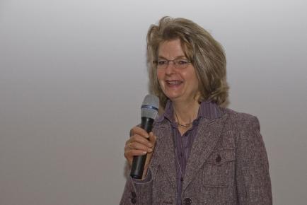 Dr. Iris Bähren bei der Begrüßung
