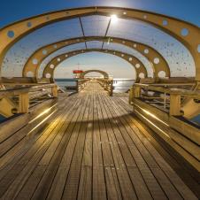 Seebrücke bei Nacht