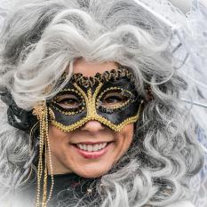 Fröhliche Maske