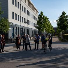 Gruppe auf Abstand