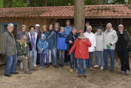 Gruppenbild vor der Wolfshütte